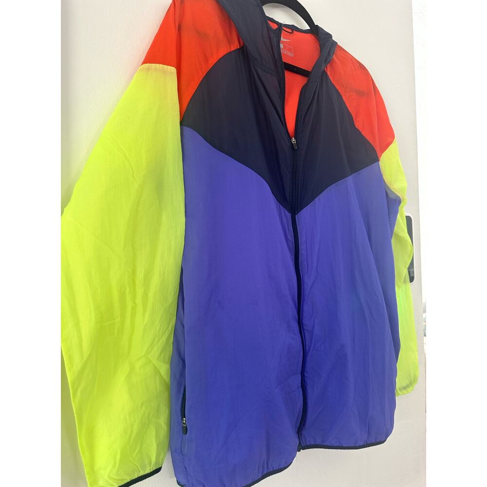 Windrunner Sports Running Hooded Jacket  Sz L color
Block fresh look